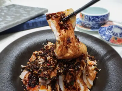 Sliced Pork with Garlic and Dark Soy Sauce